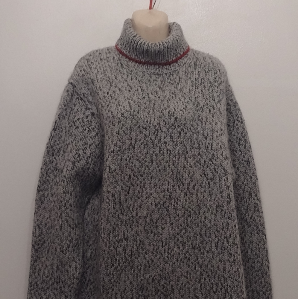 Banana Republic Gray women's Turtle neck Wool Sweater.